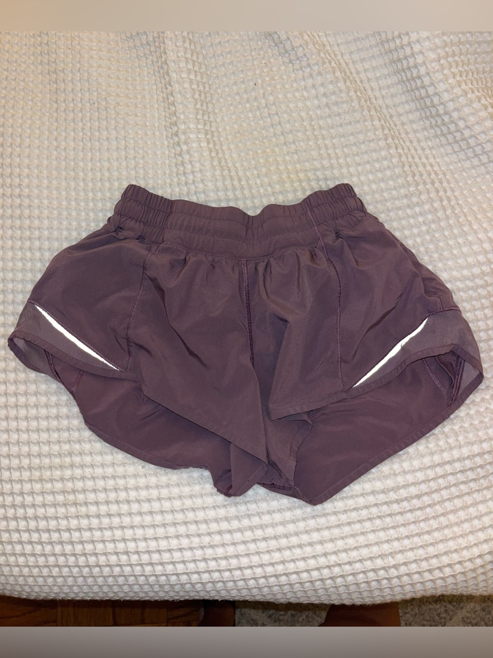 lululemon purple hotty hot size 4 and 2.5” inseam